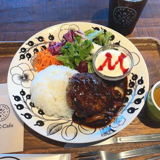 デミきのこハンバーグプレート(Drip-X-Cafe ヴィアイン大阪京橋店)