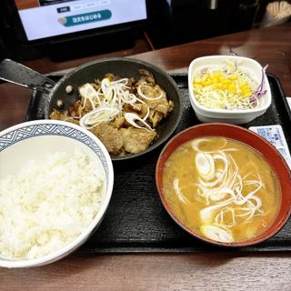 鉄板牛カルビ定食(吉野家 中目黒駅前店 )