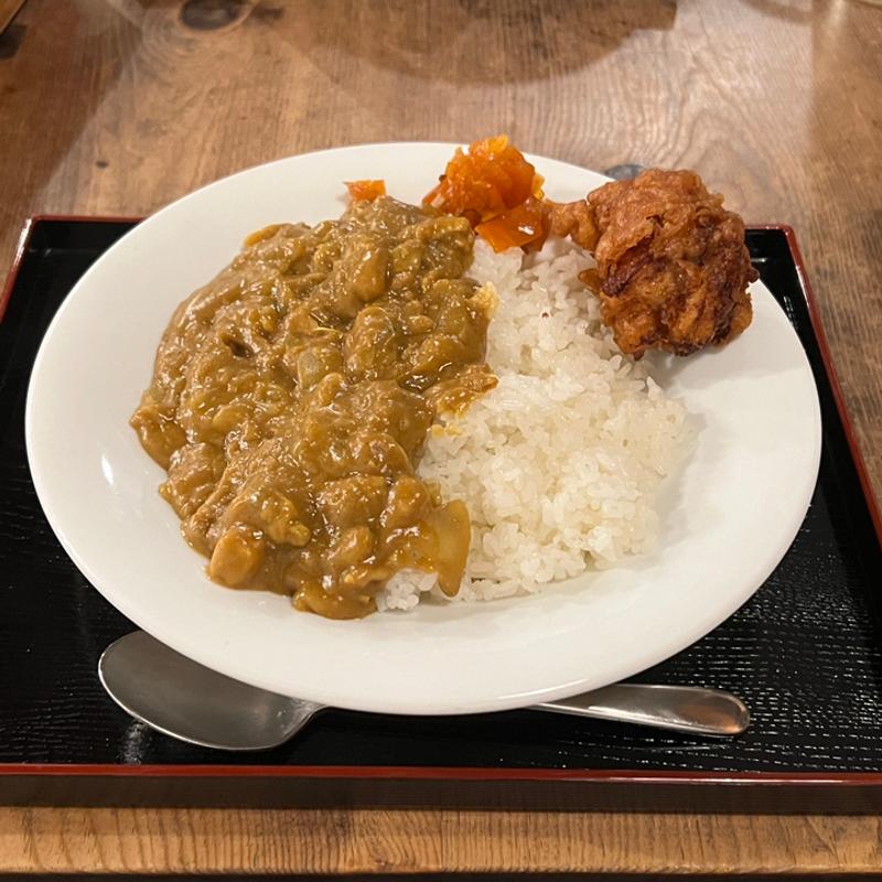 カレー（唐揚げトッピング）(ami ダイニングバー)