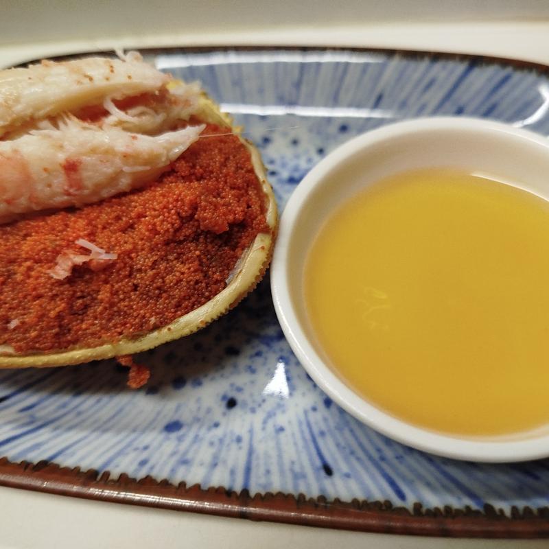 香箱蟹の甲羅のなにか(駅前酒場 )