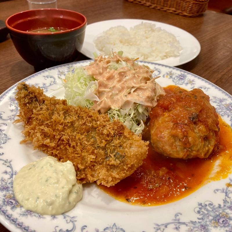 アジフライと煮込みハンバーグ（トマトソース）(レストラン カタヤマ 東向島本店)