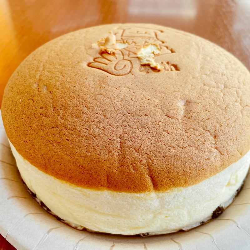 焼きたてチーズケーキ(りくろーおじさんの店 彩都の森店)