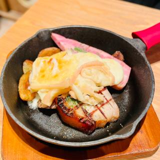 北海道産ラクレット！“ゆめの大地”豚ロース・グリル(CHEESE KITCHEN RACLER渋谷（チーズキッチン ラクレ）  )