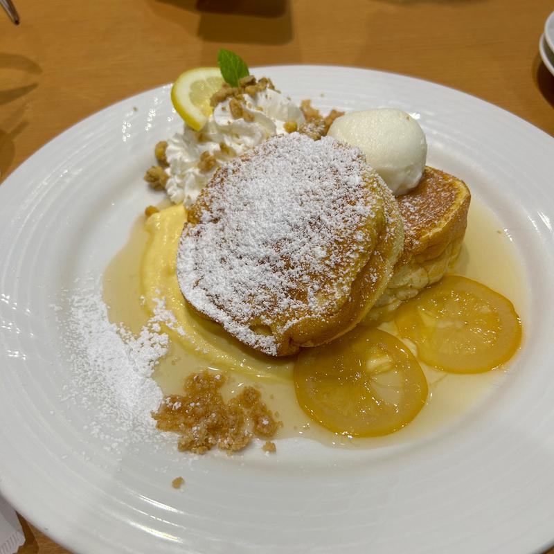 レモンカスタードクリームパンケーキソルトジェラート添え(湘南パンケーキ Loharu津田沼店)
