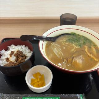 豚骨醤油ラーメン、南部どりそぼろご飯セット(紫波サービスエリア 下り　フードコート)