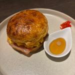 ベーコンエッグ&チーズビスケット