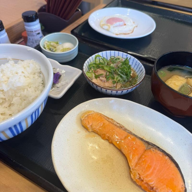 銀鮭鶏小鉢朝食(なか卯 横須賀大矢部店)