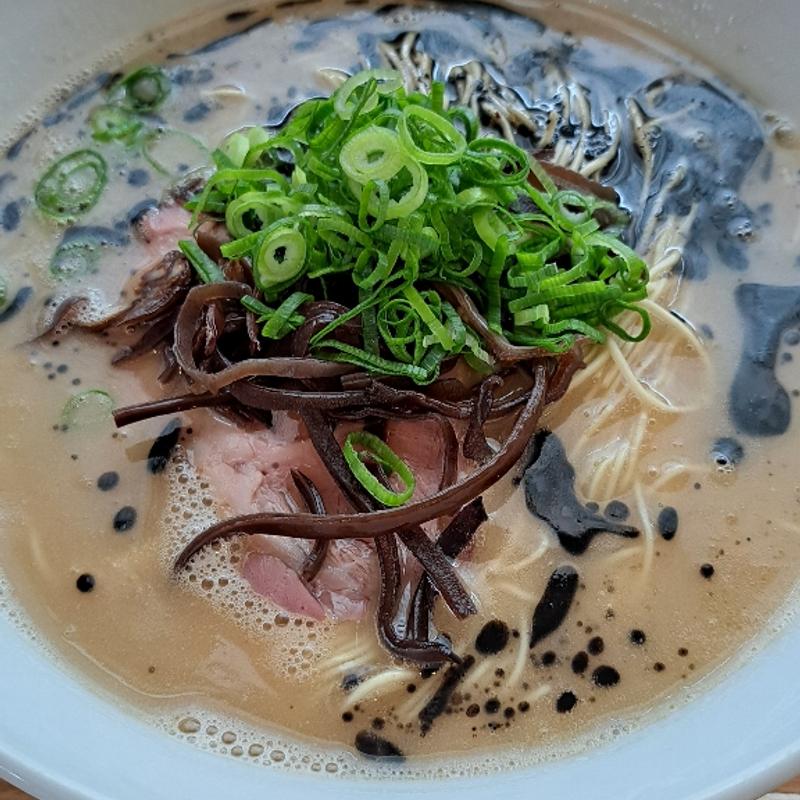 黒豚骨ラーメン(虎 Kitchen （タイガーキッチン）)