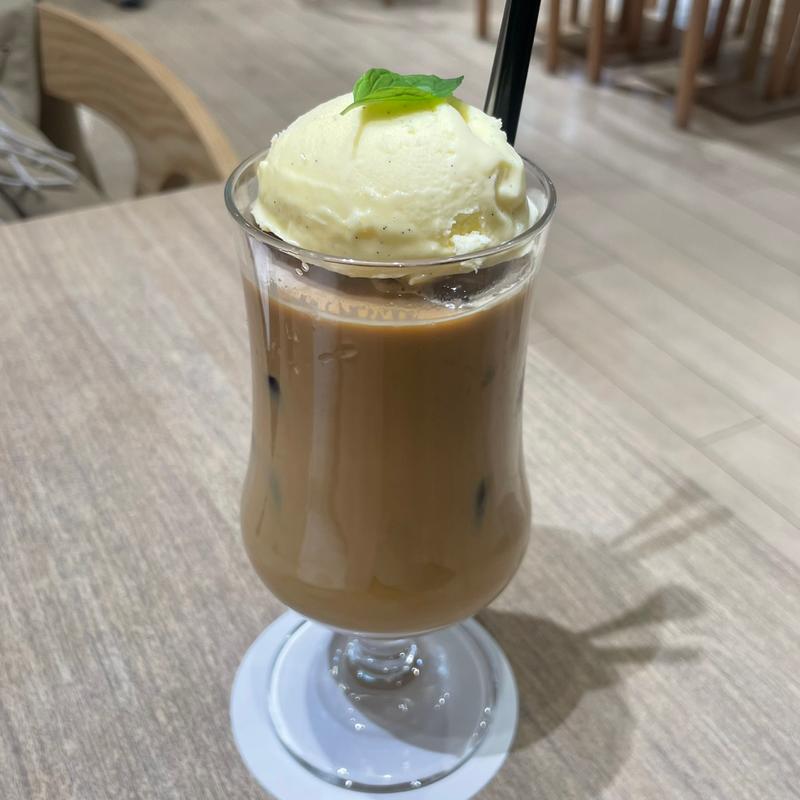 カフェラテフロート(IZAMESHI Dish)