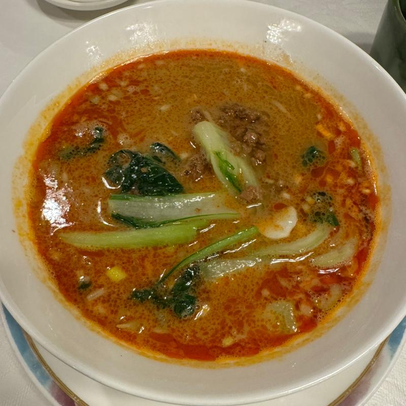 自家製ゴマだれ入り担々麺(秦淮春 （シンワイシュン）)