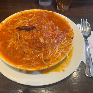 ニンニクとトマトと唐辛子のパスタ