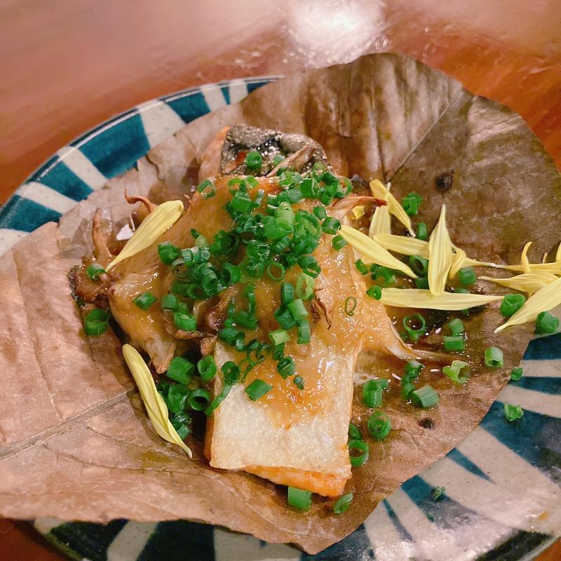 秋鮭の朴葉味噌焼き(あさり食堂)