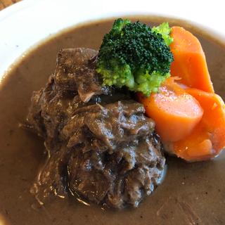 牛ほほ肉の赤ワイン煮込み(LODGE BISTRO SARU学芸大店 （ロッジビストロＳＡＲＵ）)