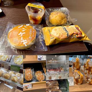 炙りみたらし団子、ダブルシュークリーム、国産バターと自家炊き餡のパンケーキ、たい焼き最中イタリア産焼き栗(シャトレーゼ 気仙沼店)