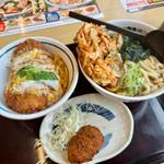 水曜日の日替わり真健鶏の煮込みソースカツ丼セット＋かき揚げ(山田うどん食堂 羽生バイパス店)