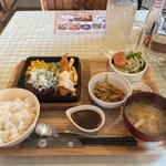 ランチハンバーグセット+レモンハイ(酒場そらまめ)