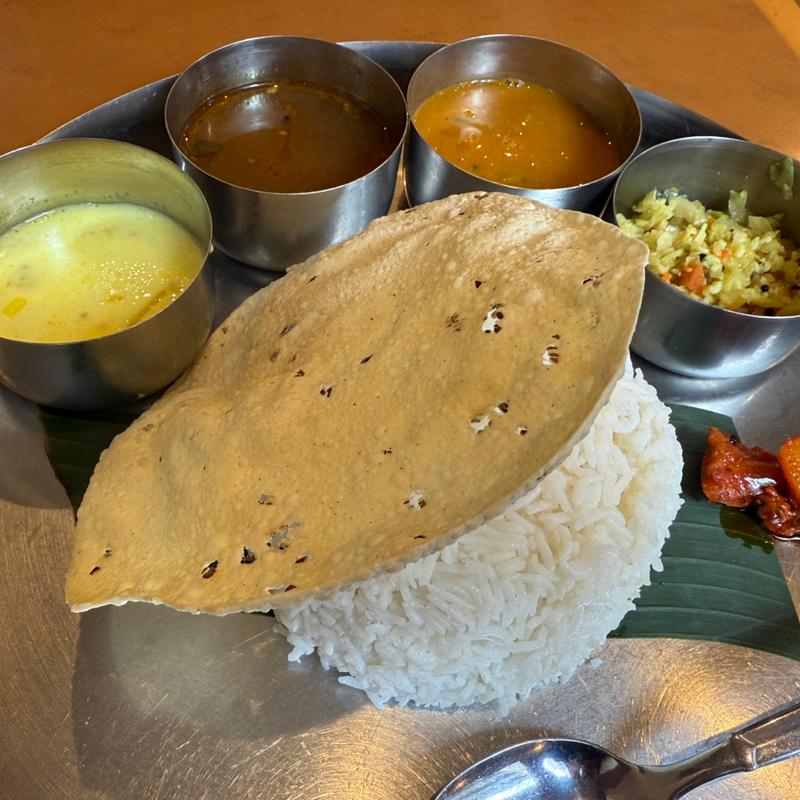 ランチミールスセット(カレーリーブス カフェ&レストラン)