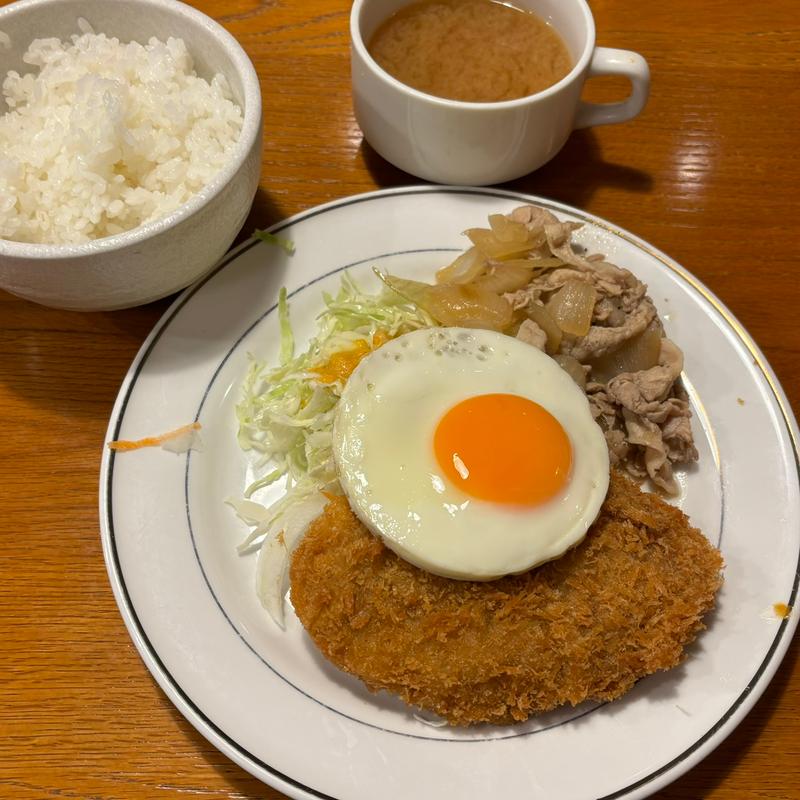 メンチかつ+月見+スタミナ焼(kitchen263)