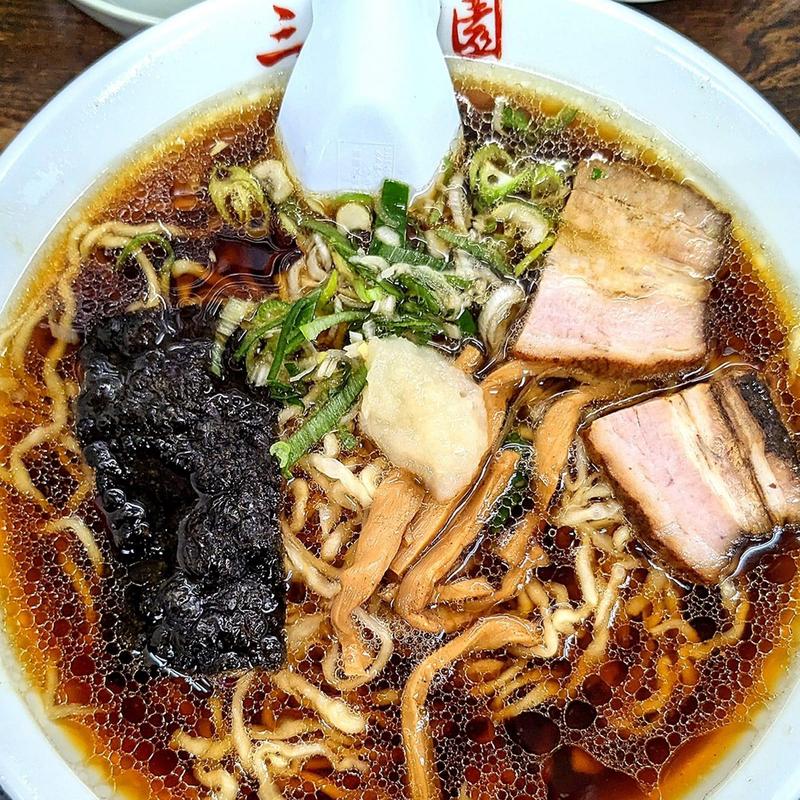 ラーメン ニンニク(三憩園)