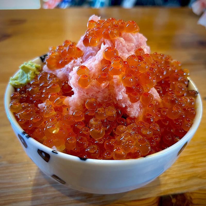 ねぎトロいくら丼(居酒屋 たすく)