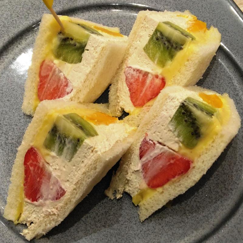 ごろっとフルーツミックスサンド(フタバフルーツパーラー アトレ川崎店)