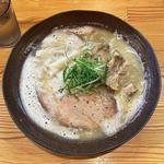 鶏白湯 パイクー 自家製ワンタン 替玉