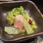 本日のお造りと若鶏唐揚げ香味ソース(楽 （GAKU）)