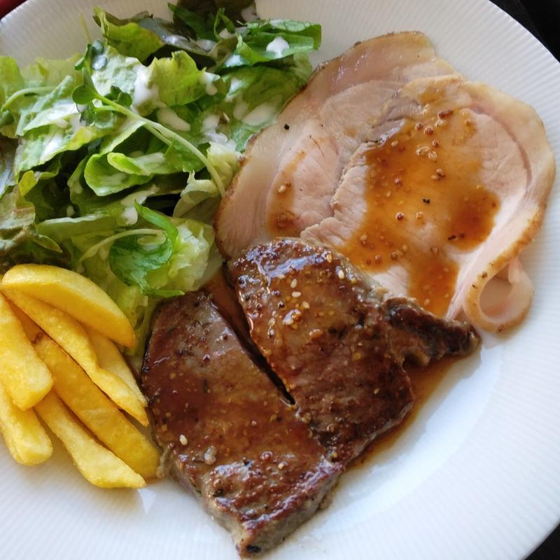 宮崎県産まるみ豚のロースト＆牛サーロインステーキ(Kitchen MOTOTECH)