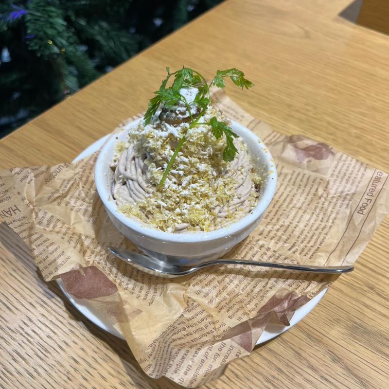 【季節限定】ロイヤルミルクティーのクレームブリュレモンブラン仕立て(CAFe＆BAR STROPSe)