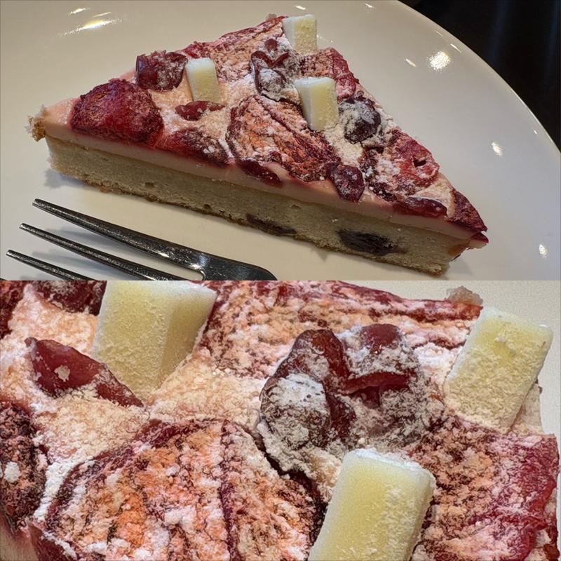 ストローベリー＆グランベリーブリスバー(スターバックス コーヒー TSUTAYA BOOKSTORE 弥生台店)