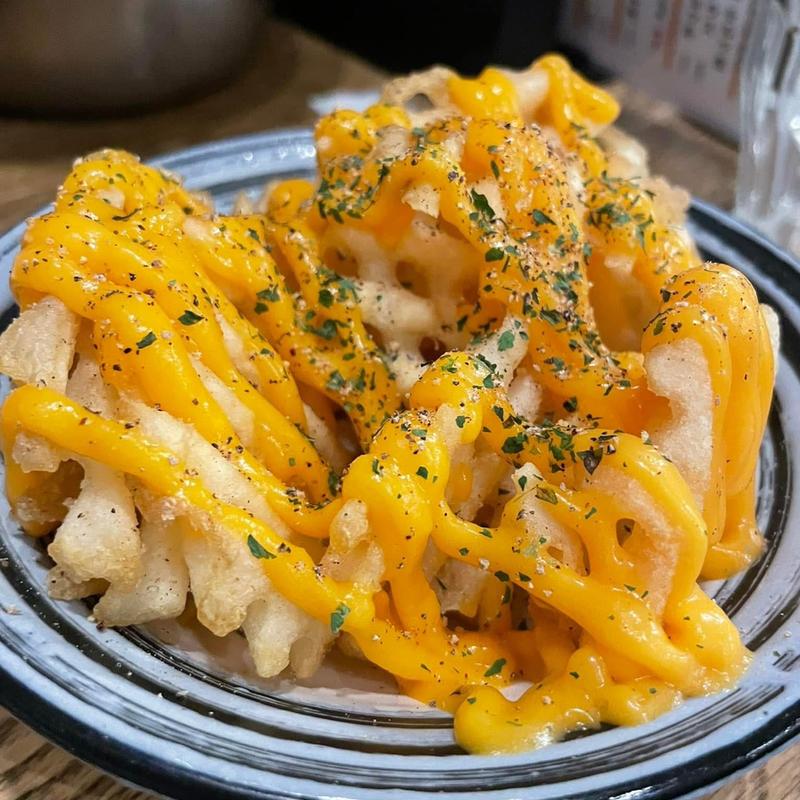 フライドポテト　チェダーチーズがけ(SAKABA PING / 大衆酒場 ピン)