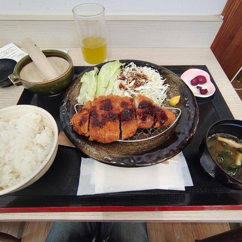 とんかつ定食(）地産地消レストラン お勝手場（道の駅 つる）)