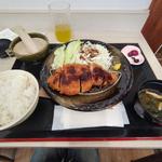 とんかつ定食(）地産地消レストラン お勝手場（道の駅 つる）)
