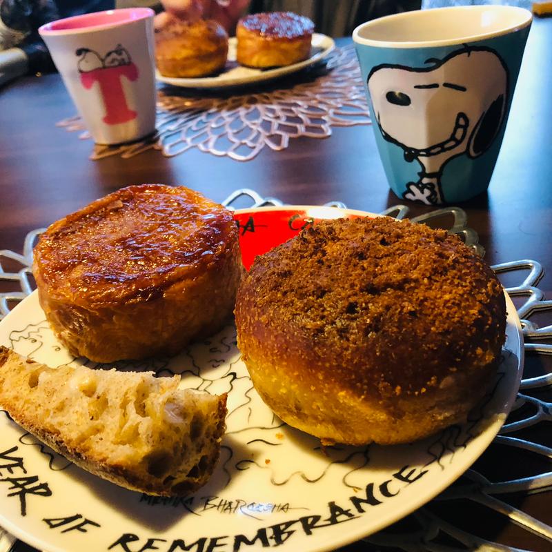 さつまいもと豆のキーマカレーパン，りんごのクイニーアマン(boulangerie garde)