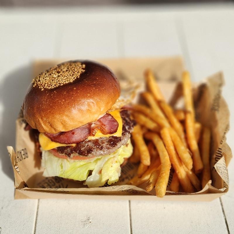ベーコンチーズバーガー フライドエッグ(ザ ビーチ バーガー ハウス （The BEACH BURGER HOUSE）)