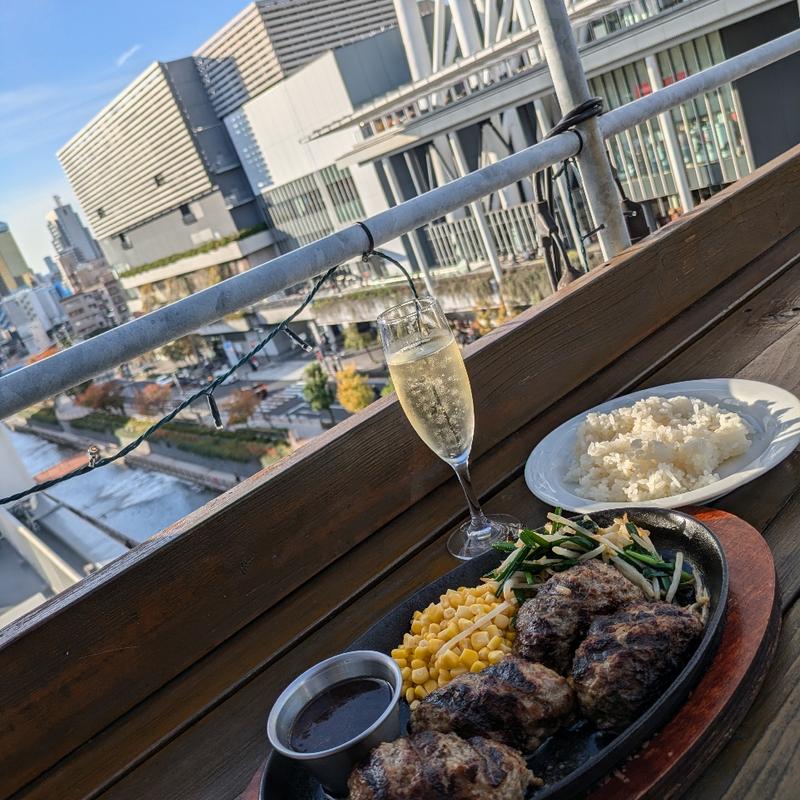 炭焼きハンバーグ(Piccole Lampare ＆ rooftop sky bar)