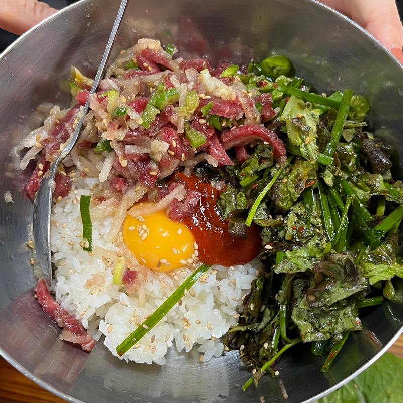 〆のユッケビビンバ(百済精肉店)