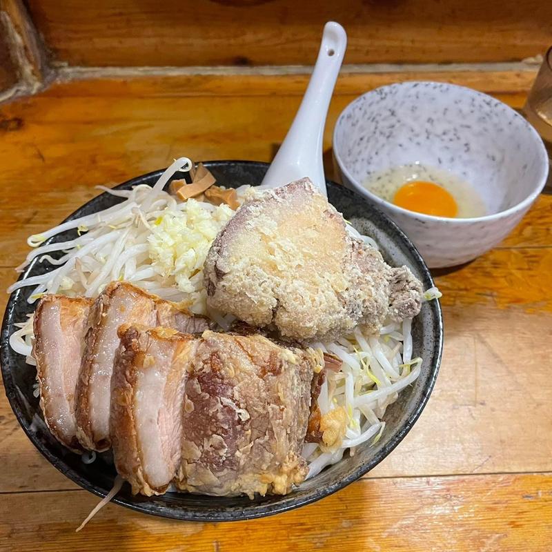 デブセブハイパーライト セブ肉 生卵(極太濁流ラーメン ら・けいこ 東片端店 )