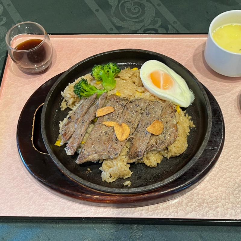 鉄板ビーフガーリックライス(グレースリッジカントリークラブ )