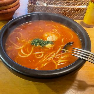 10 魚介のピリ辛トマトソースパスタ