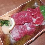 馬刺し(居酒屋 まる家 西中洲 （まるや）)