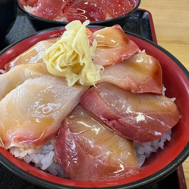 ブリの漬丼(朝市新鮮広場)