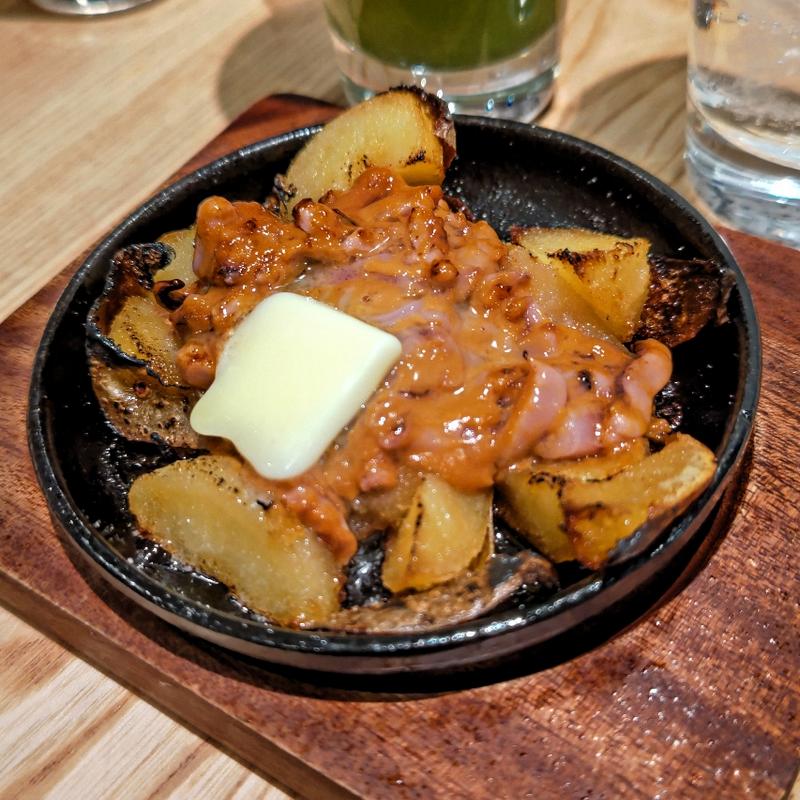 塩辛じゃがバター(大衆すし酒場 スシマヅメ 野毛本店)