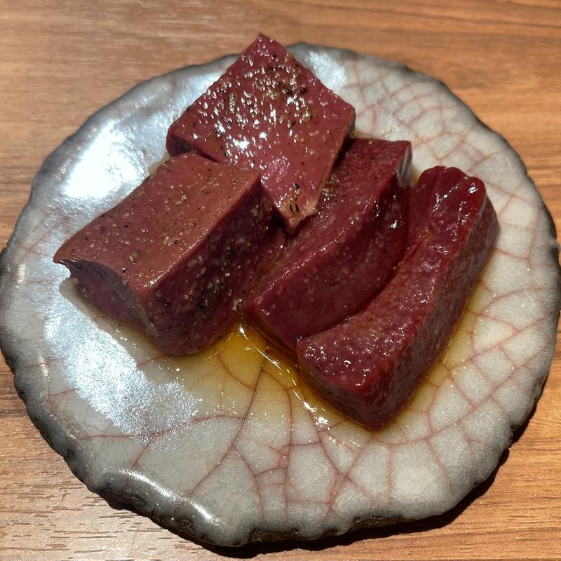 上レバー・ハツ(Yakiniku 名もなき名店へ 一切入魂一枚売り焼肉)