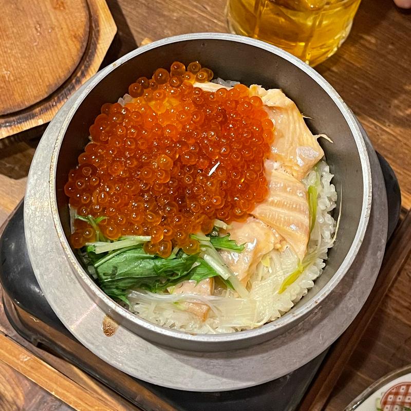 イクラどっさり鮭のハラコ釜飯(炭焼と釜めし ながしま)