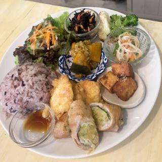 今週のプレートランチ(フレッシュティー ルフナ)