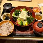 ひんやり豆腐と海藻の和風サラダボウルとしそひじきご飯(大戸屋ごはん処 品川グランパサージュ店)