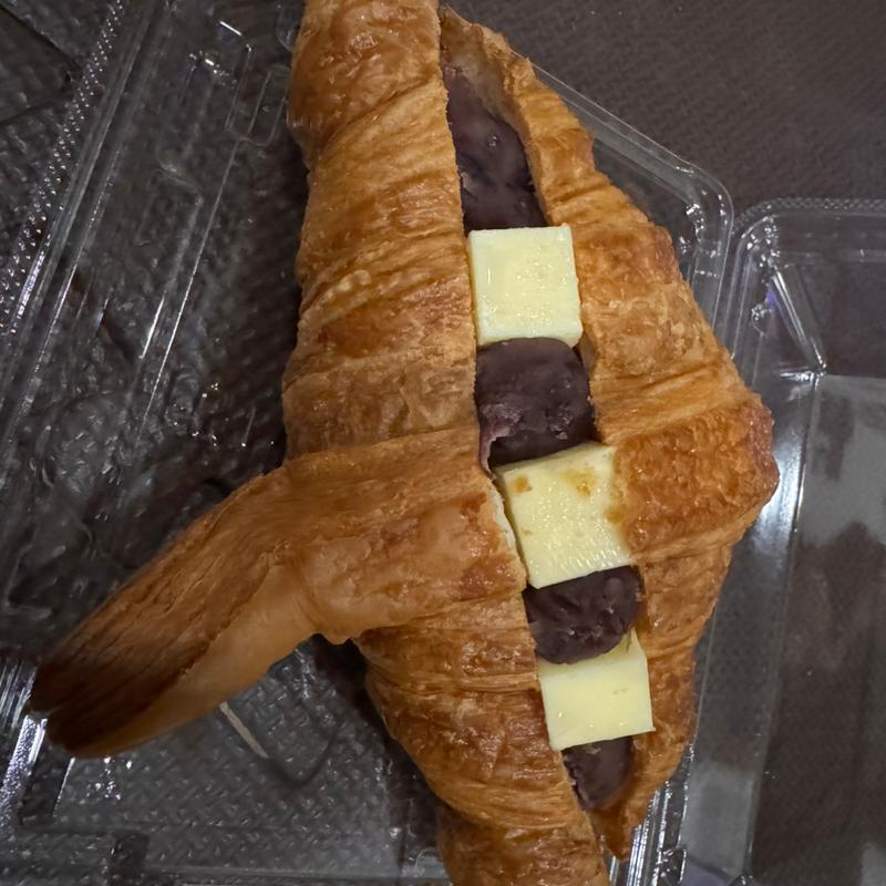 粒あんと発酵バターのクロワッサン(CIRCLE baked goods (ベイクドグッズ サークル))