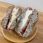 生ハムクリームチーズサンド(ラッキー ベーグル （Lucky Bagel）)