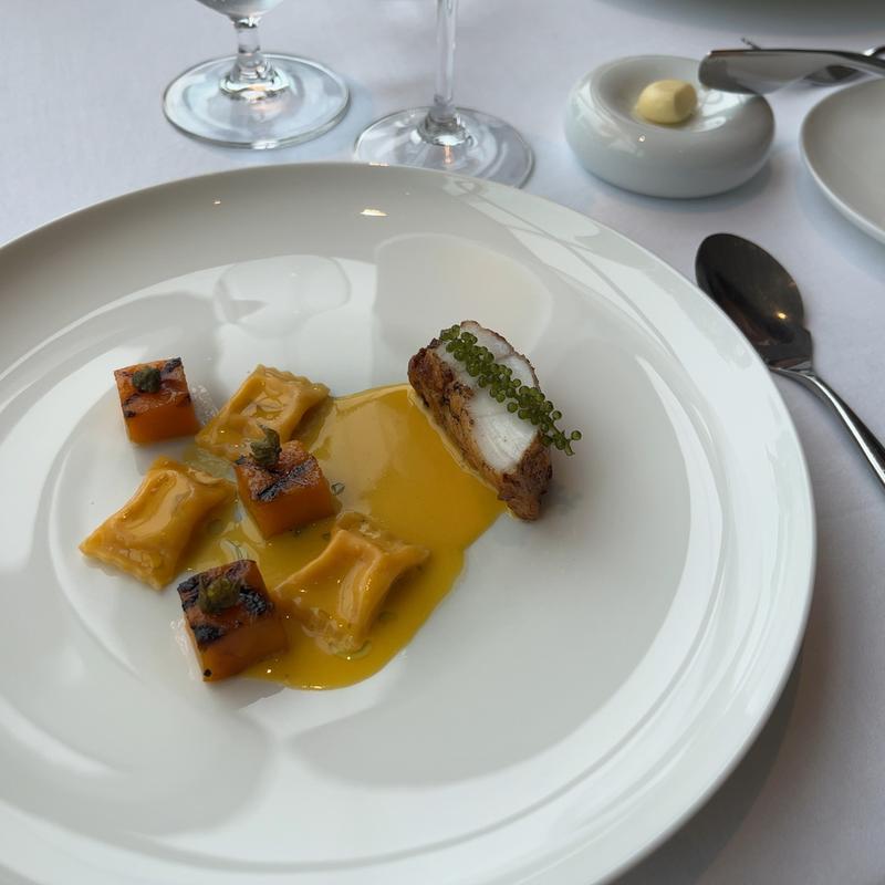 鮟鱇のムニエル　バターナッツ南瓜のコンフィとアニョロッティ 南瓜とシャンパンのソース(フィリップ・ミル 東京)
